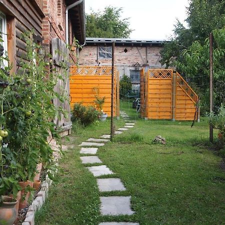 Neu Fewo Im Bauernhaus Mit Idyllischem Innenhof Und Naturgarten Mesekenhagen Dış mekan fotoğraf