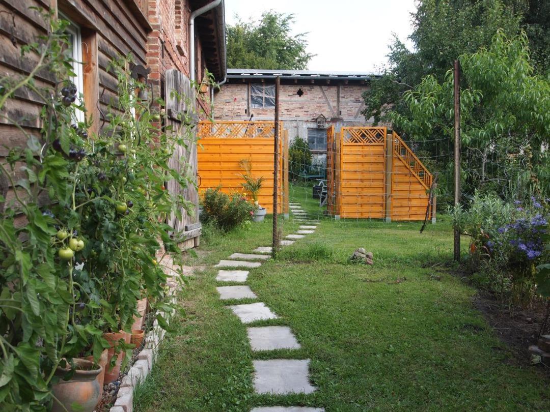 Neu Fewo Im Bauernhaus Mit Idyllischem Innenhof Und Naturgarten Mesekenhagen Dış mekan fotoğraf