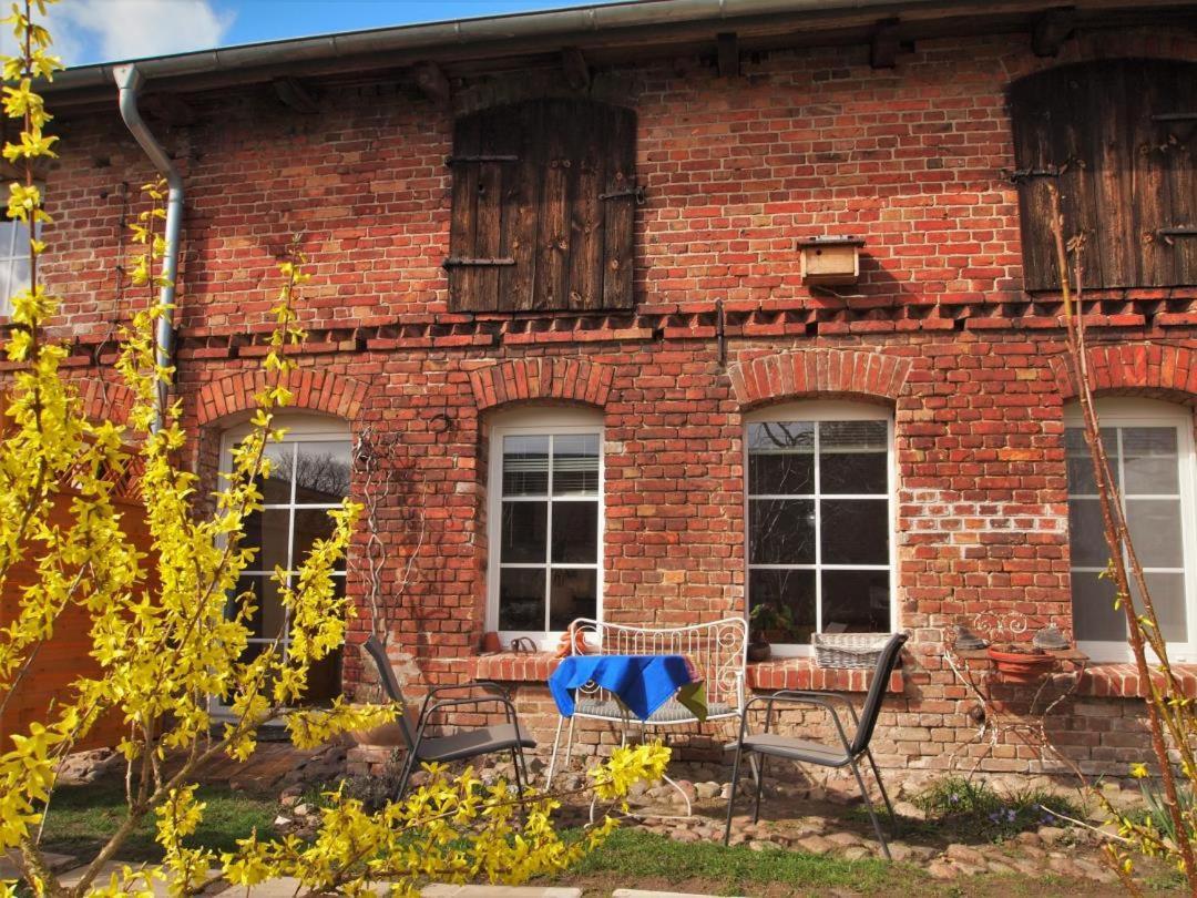 Neu Fewo Im Bauernhaus Mit Idyllischem Innenhof Und Naturgarten Mesekenhagen Dış mekan fotoğraf