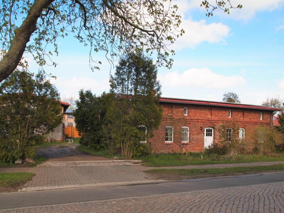 Neu Fewo Im Bauernhaus Mit Idyllischem Innenhof Und Naturgarten Mesekenhagen Dış mekan fotoğraf